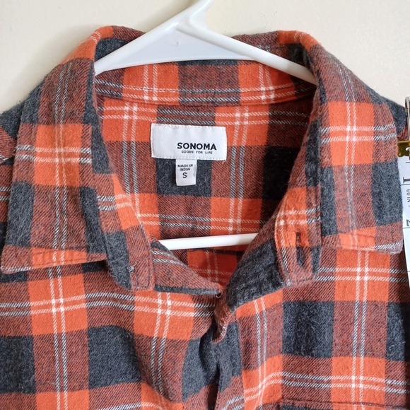 Men's beautiful red plaid shirt. Size small. - Picture 2 of 13